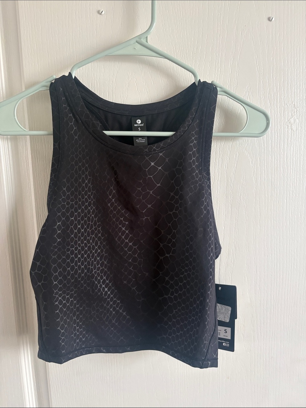 NWT Vintage Lux Black Athletic fit racer back cropped embossed Tank Top